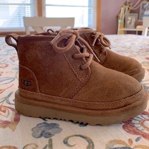 Toddler UGG Neumel ll (size 9)